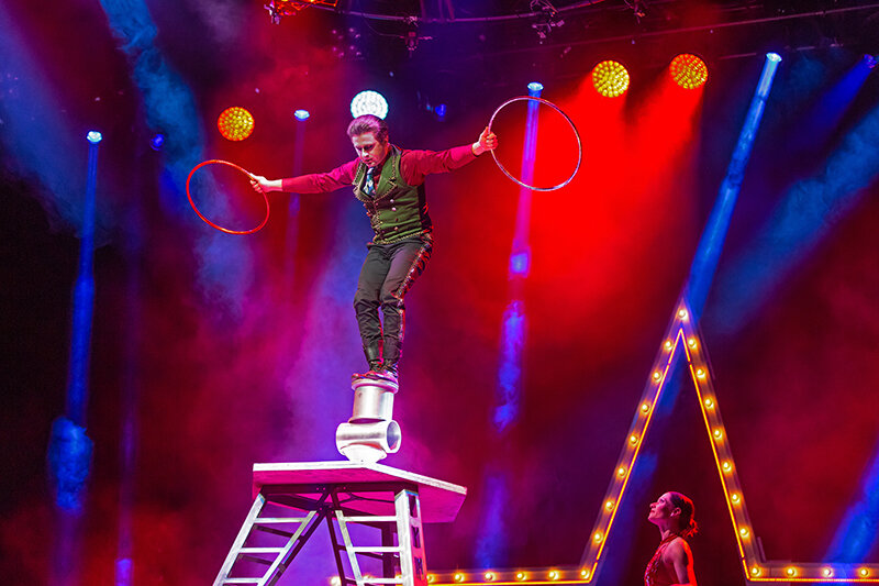 Magical Cirque Christmas gallery 4